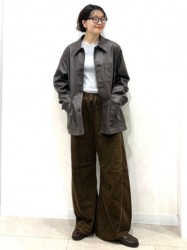 Ribbed Cropped T-Shirt/L/PF、Lace Asymmetric Hem Tunic/PF」的穿搭
