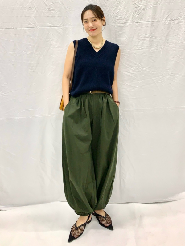 シアーカーディガン、ビジューボタンブラウス(半袖)のコーディネート