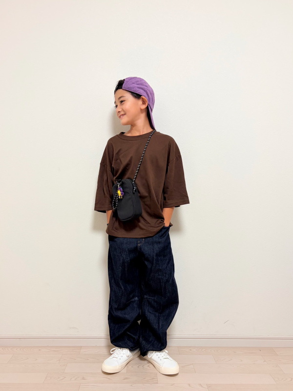KIDS キャロットパンツ、ふかふかスニーカーのコーディネート・着用