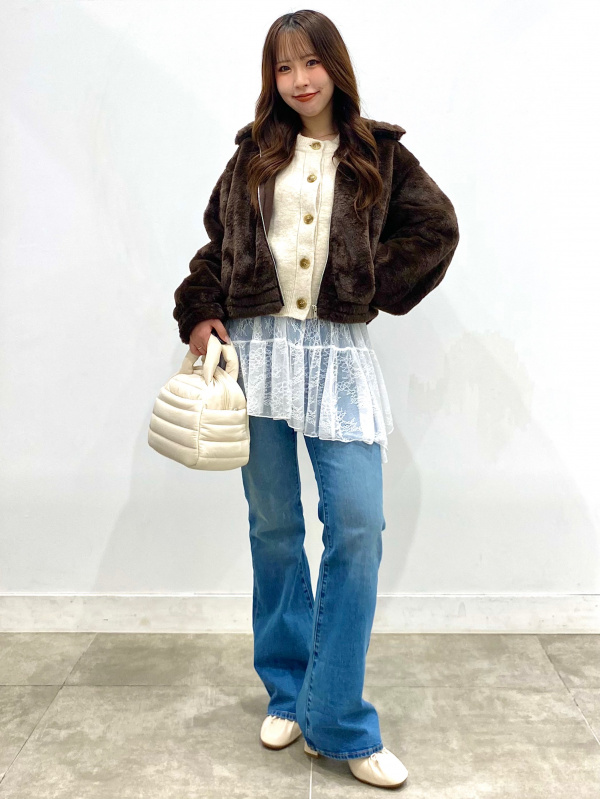 Ribbed Cropped T-Shirt/L/PF、Lace Asymmetric Hem Tunic/PF」的穿搭