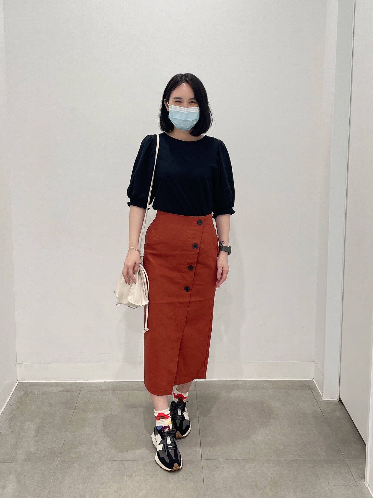 リブバックリボンセーター(半袖)ZとボタンラップナローミディスカートNTQ+Eのコーデ | GU公式 STYLING BOOK リブバックリボンセーター(半袖)ZとボタンラップナローミディスカートNTQ+Eのコーデ | GU公式 STYLING BOOK