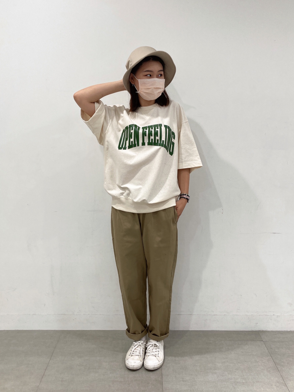 GU）スウェットイージーパンツを使った人気ファッション
