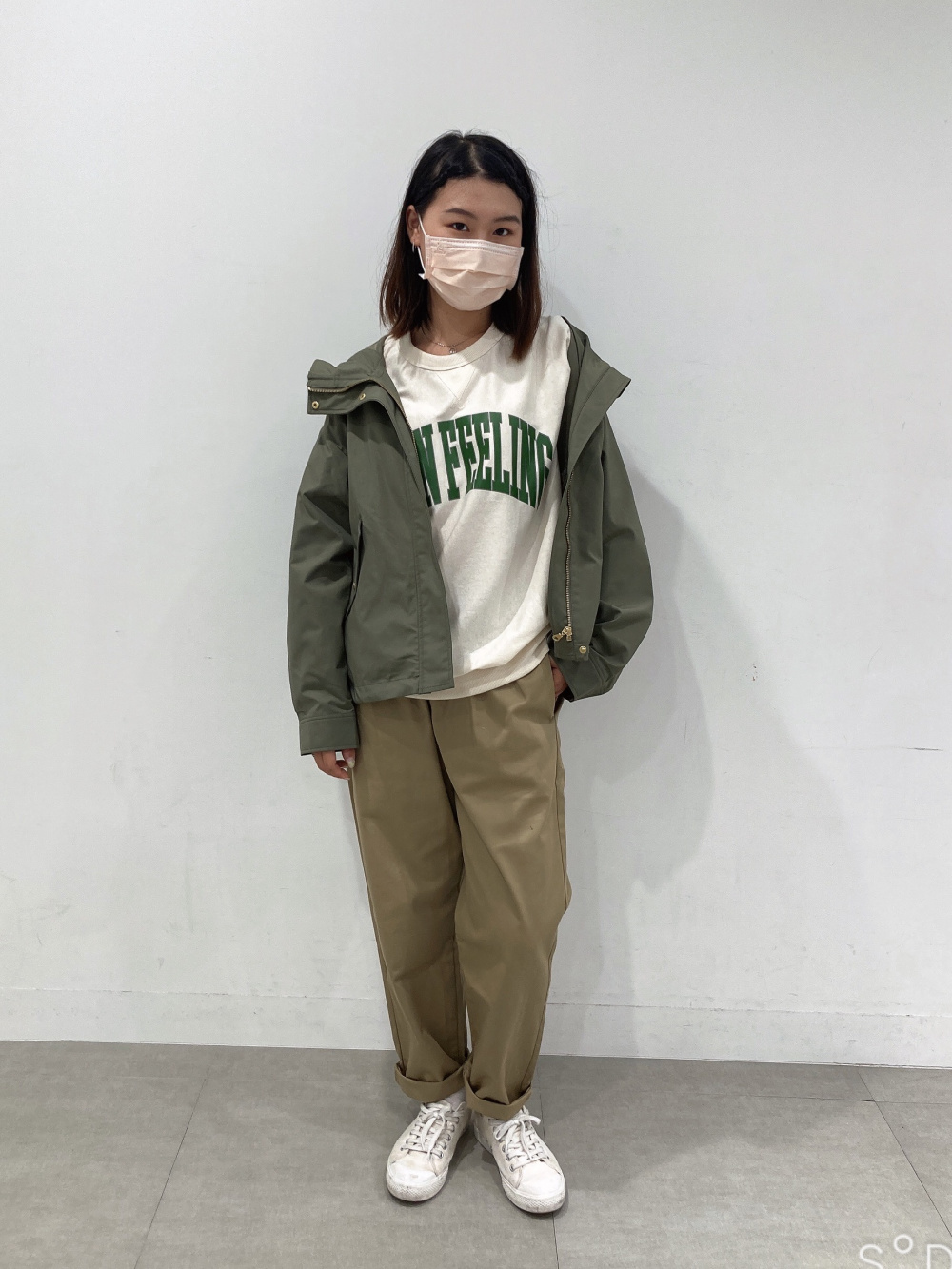 スウェットイージーパンツ、スウェT(5分袖)(ロゴ)1」の着用