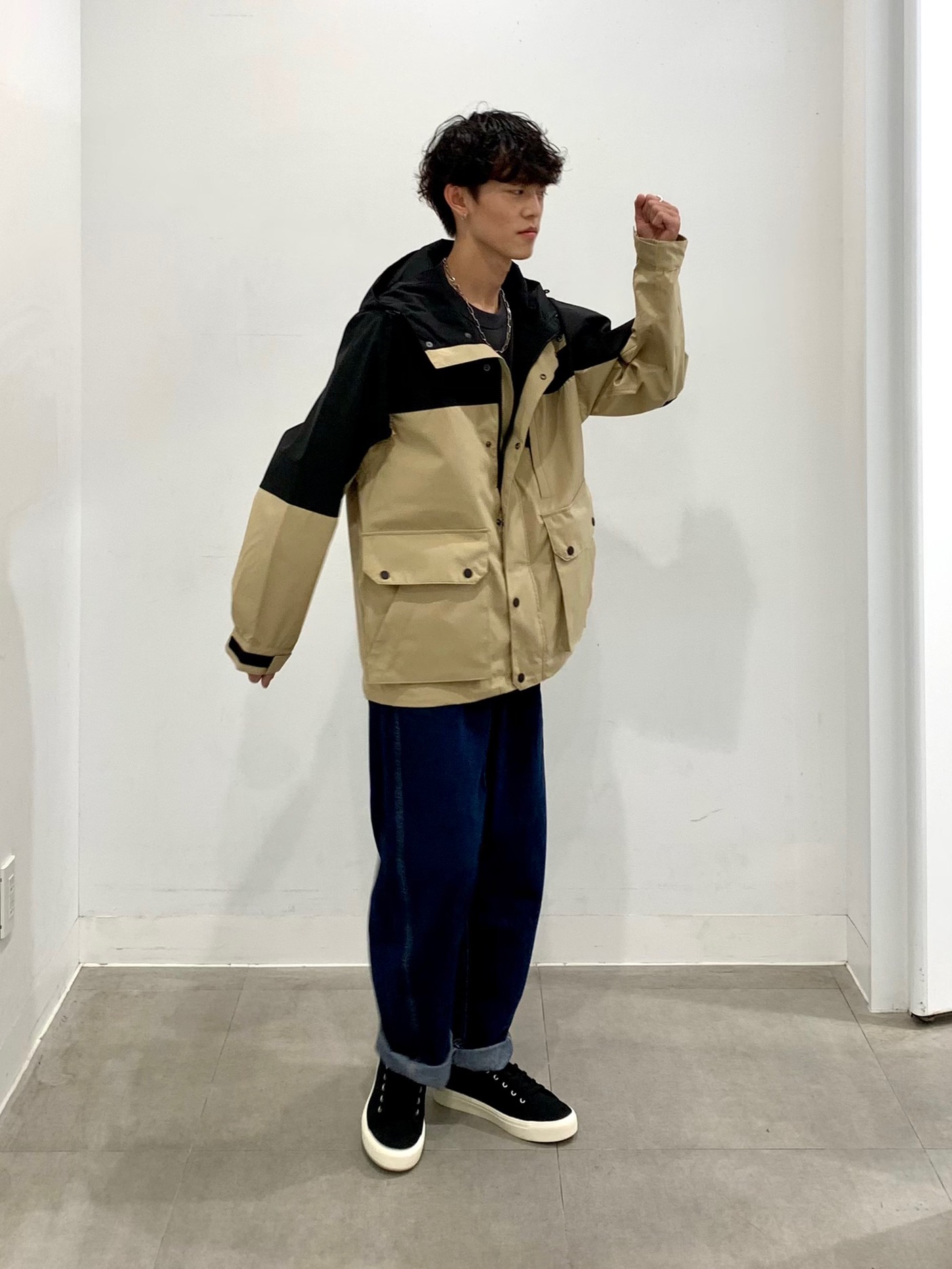 ウィンドプルーフマウンテンパーカとデニムカーブタックパンツ 丈標準67 0 71 0cm のコーデ Gu公式 Styling Book