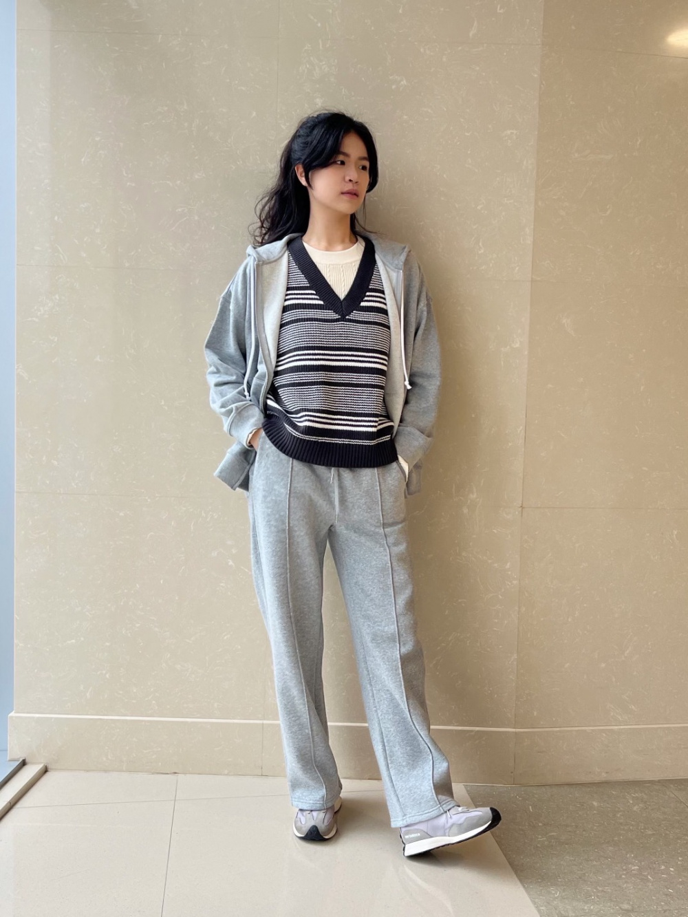 20点 まとめ スウェットプルオンパンツ(セットアップ可能)、グラフィッククロップド