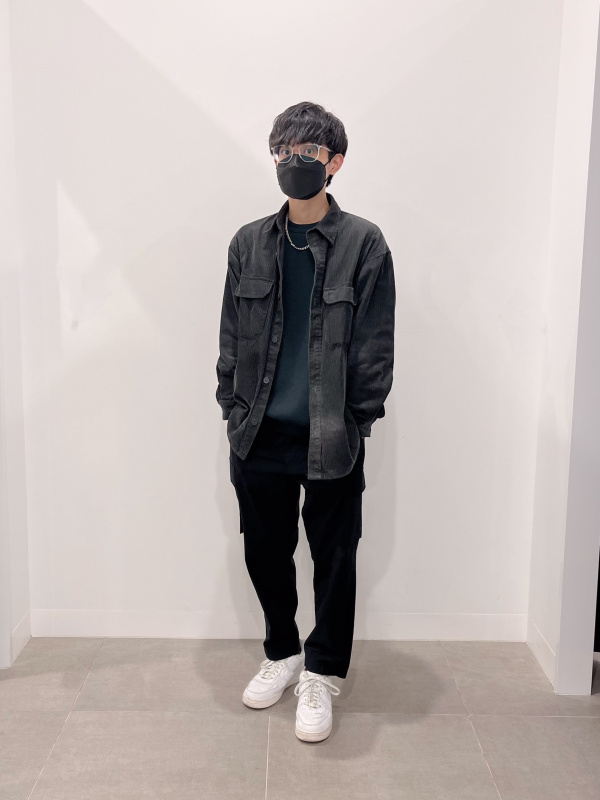 スウェットライククルーネックセーター(長袖)SW（メンズ）の着用