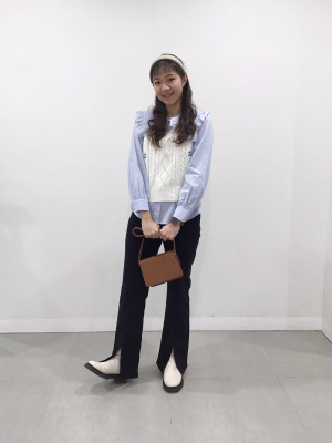 おかん様 GU公式 | ハイライズフロントスリットフレアジーンズYT+E