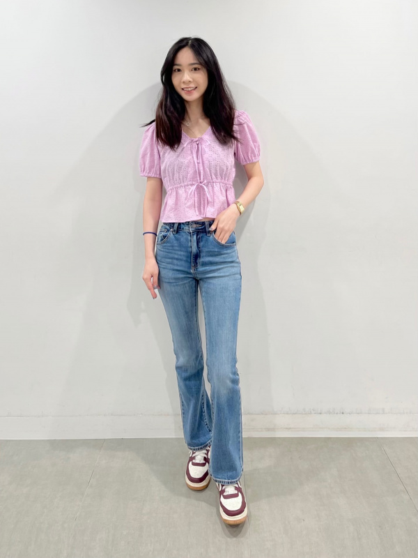 ミドルライズフレアジーンズA+EC(丈長め83.0cm)（レディース）の着用