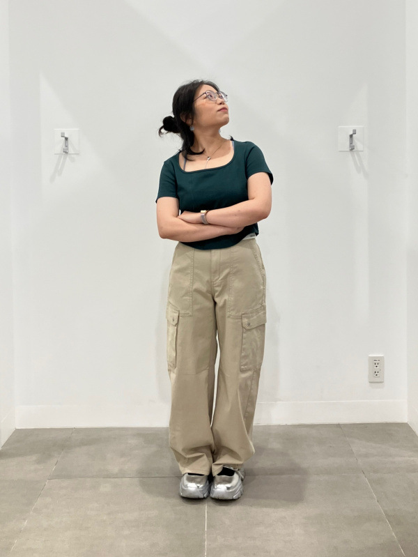 オープンネックT、バレルレッグカーゴパンツ(丈標準71.0～75.0cm)の