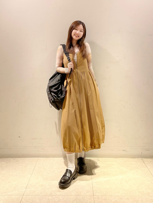 Front Zip Bubble Hem Dress/NTQ」的穿搭靈感｜GU