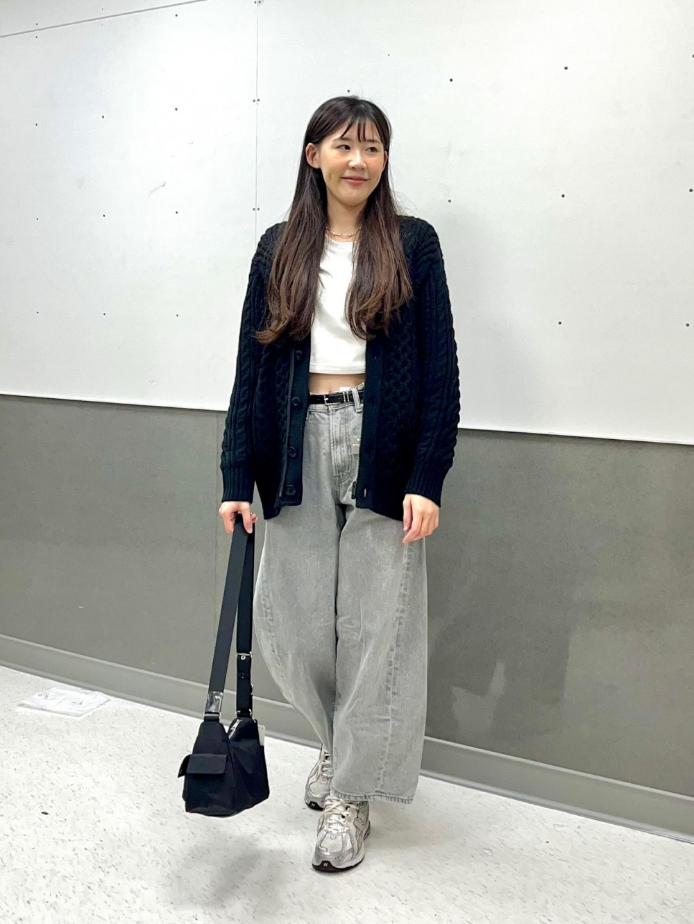 ドライミニT(半袖)、ケーブルカーディガン UNDERCOVER」の着用