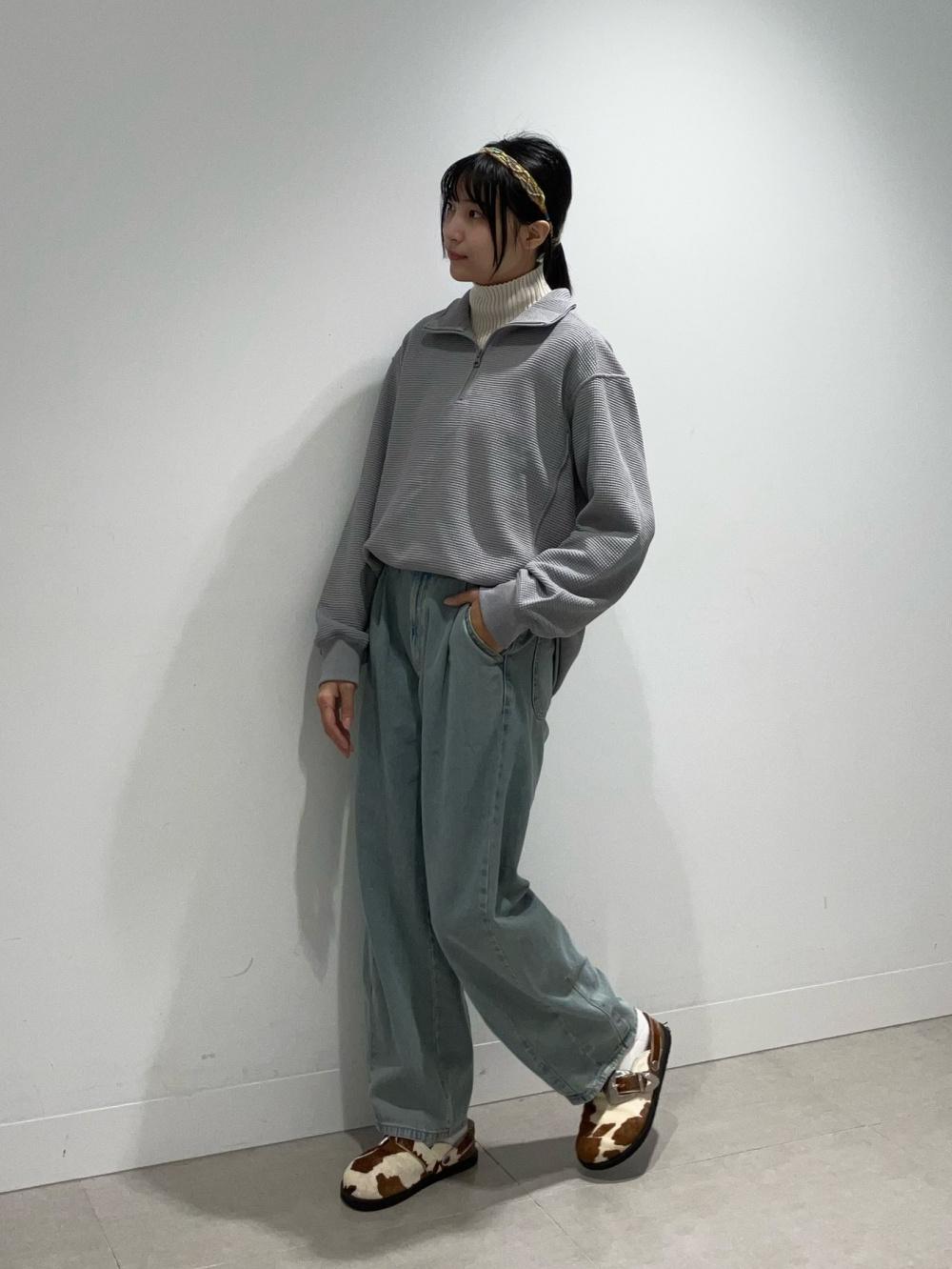 ボーダーセーラーカラーセーター by rokh、ジーンズ by rokh」の