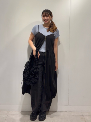 外枠のサークル、黒色の部分です、通常のサイズに別売りで購入したパーツ含むお値段 GU公式 | フロントジップバブルヘムワンピースNTQ+E