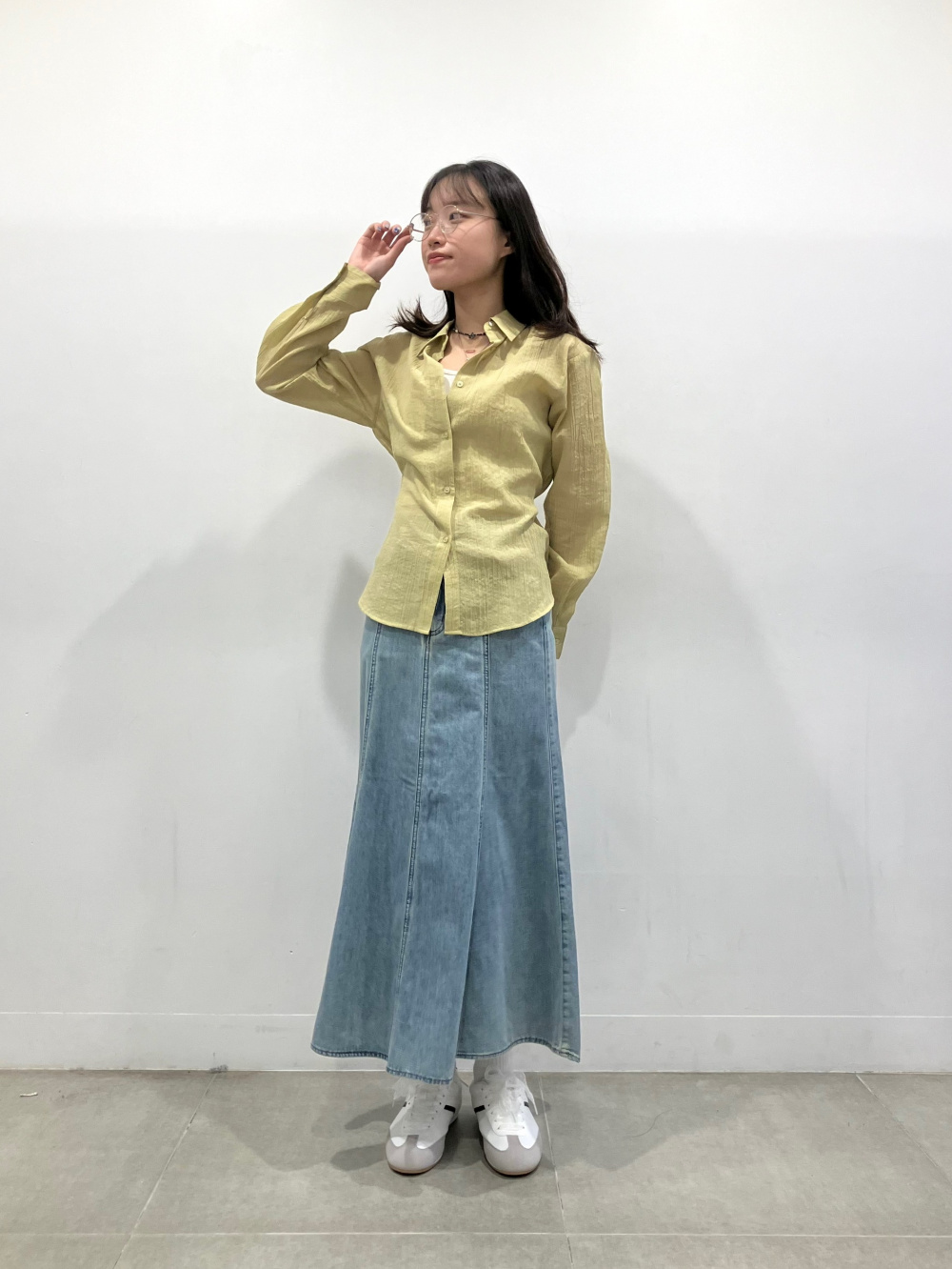 テクスチャーシアーシャツ、ライトデニムフレアマキシスカート