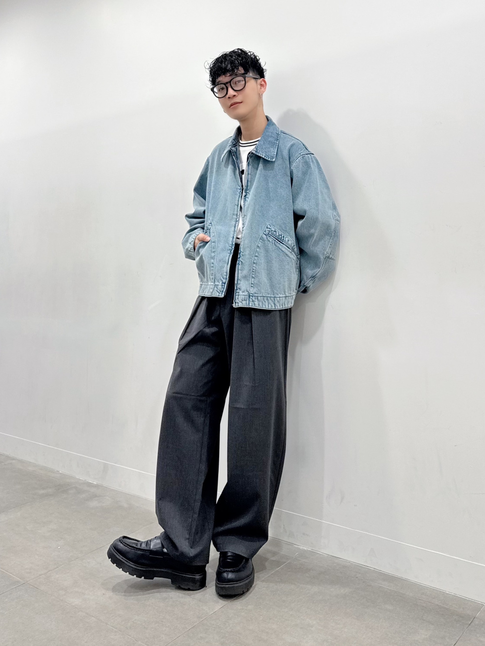 バレルレッグスラックス(セットアップ可能)」の着用コーディネート