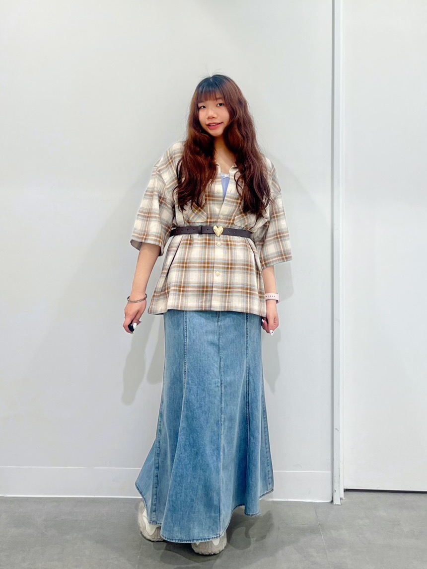 Light Denim Flared Maxi Skirt、Lace Cardigan」| GU的穿搭理念