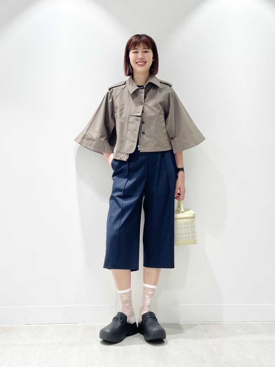 ボレロセットT by rokh、ショートケープコート by rokh」の着用