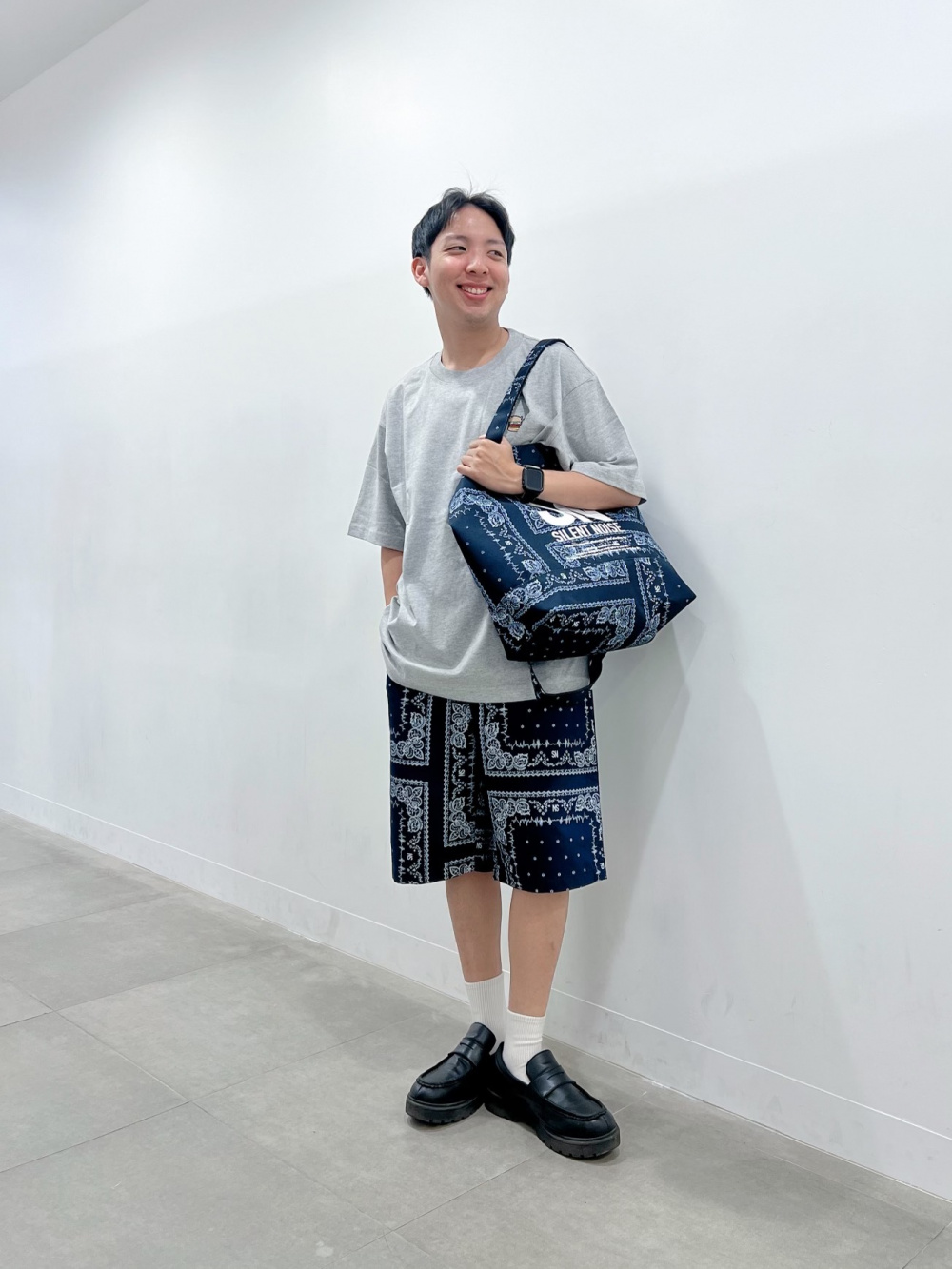 UNDERCOVER グラフィックプリントトートバッグ GU×アンダーカバー】荷物が多い日に助かる〜！ノートPCが余裕で