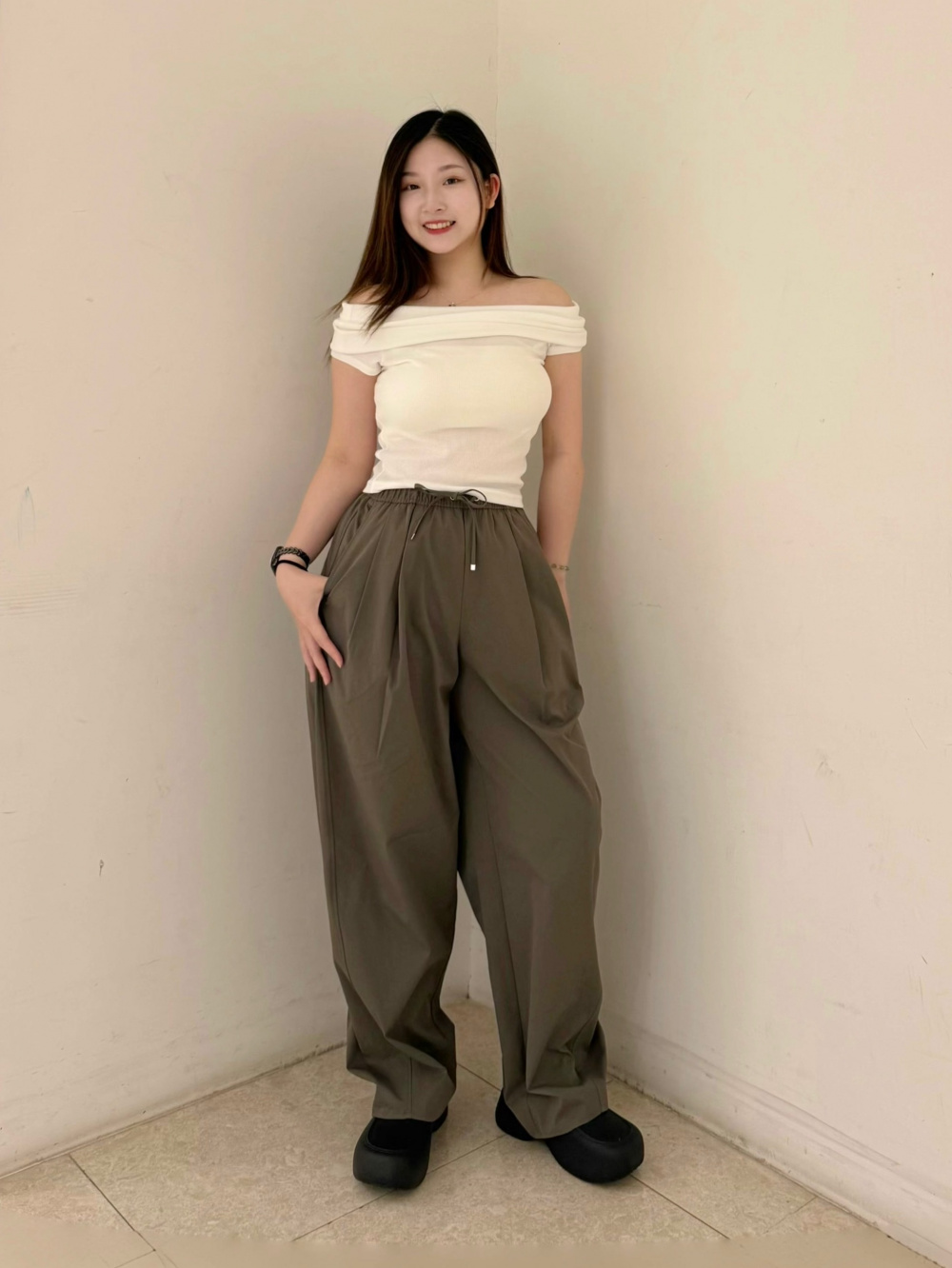 シャツワンピース(5分袖) by rokh、チュールスカート by rokh」の着用