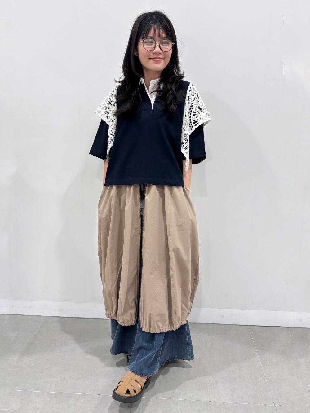 gu-min様 Ribbed Cropped T-Shirt/L、Front Zip Bubble Hem Dress」| GU的穿搭理念