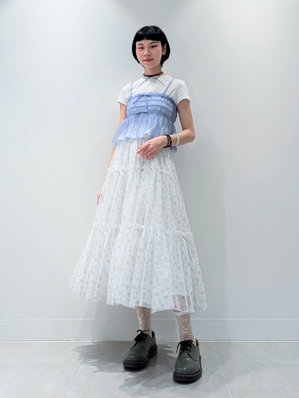 ボレロセットT by rokh、ショートケープコート by rokh」の着用