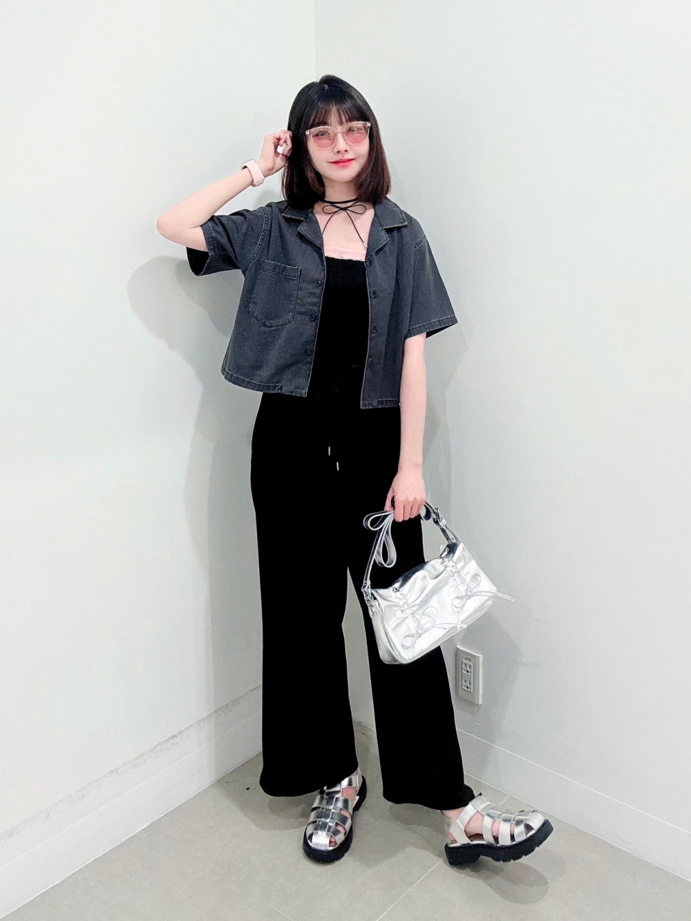 バレルレッグスラックス(丈標準70.0～74.0cm)、グルカサンダル+E