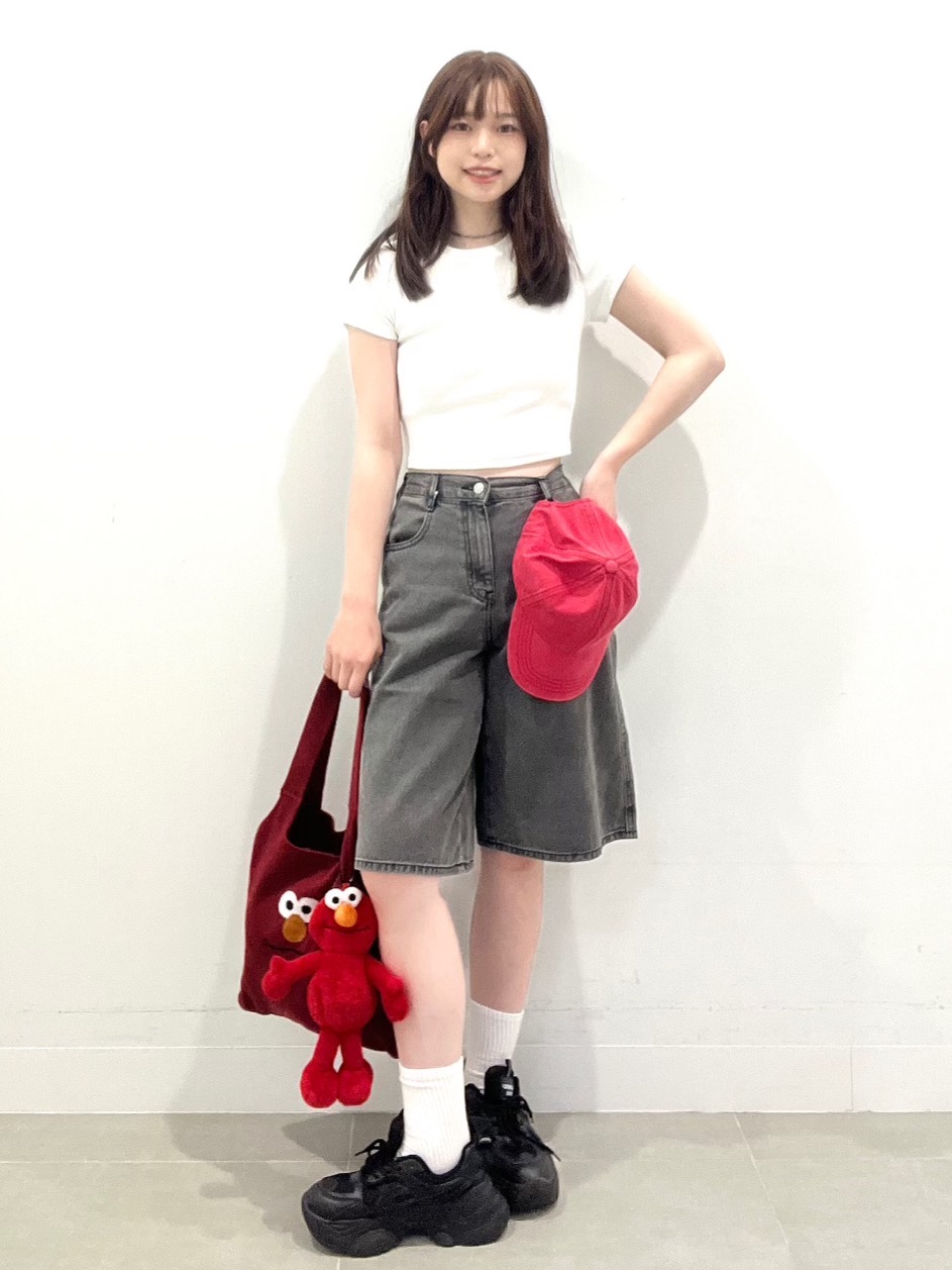 ボーダートップス×ワイドパンツで作る大人の休日リラックス