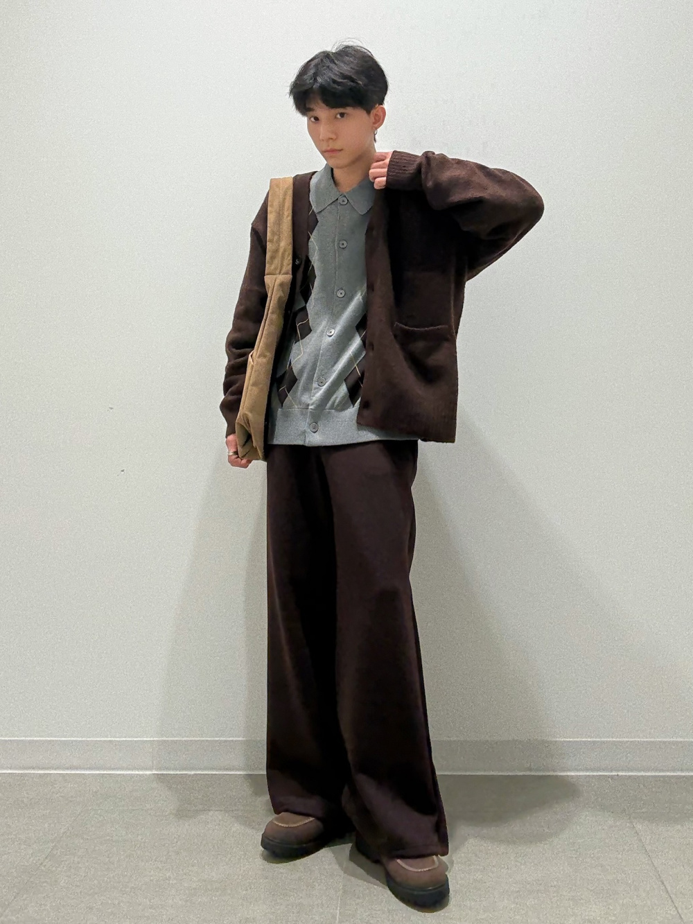 Puff Knit V Neck Cardigan、Denim Work Jacket」| GU的穿搭理念