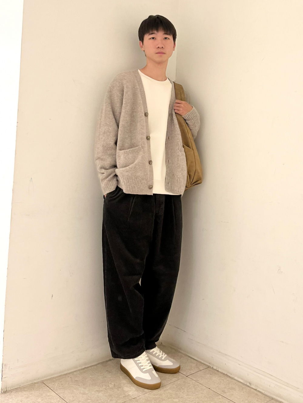Puff Knit V Neck Cardigan、Denim Work Jacket」| GU的穿搭理念