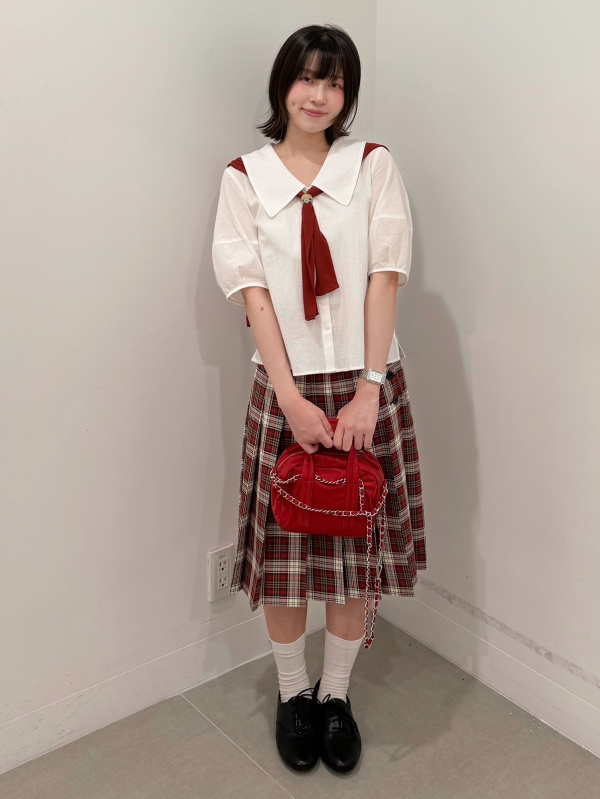 Soft Sheer Henley Neck T-Shirt/OS、Square Buckle Belt/PF」的穿搭