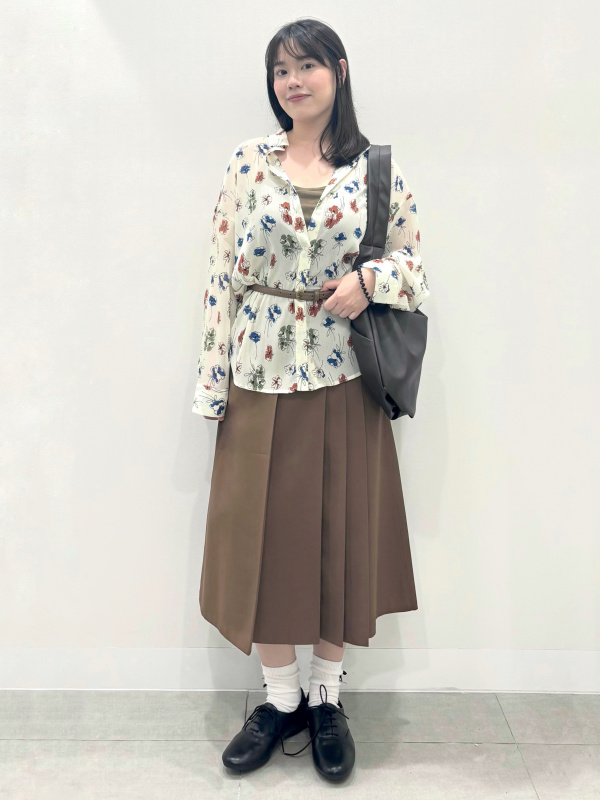 ドルマンスリーブシアーシャツ(フラワー)PF、ランダムプリーツスカート