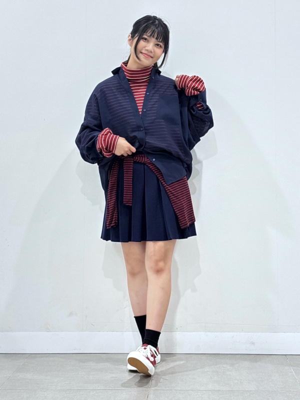 Crew Neck Sweater/Sleeveless/ST、Color Canvas Sneakers/PF」的穿搭