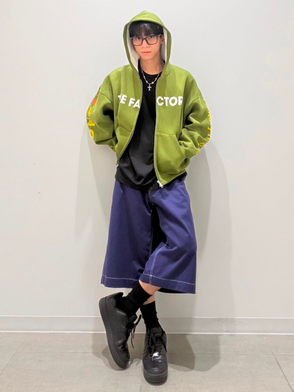 ショートケープコート by rokh、ドライポンチT(5分袖)のコーディネート
