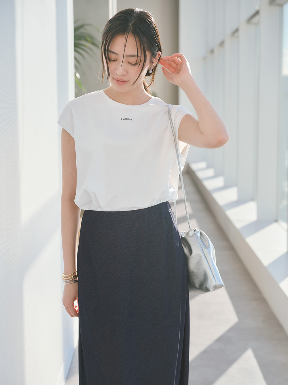 ロゴプリントタックTシャツ