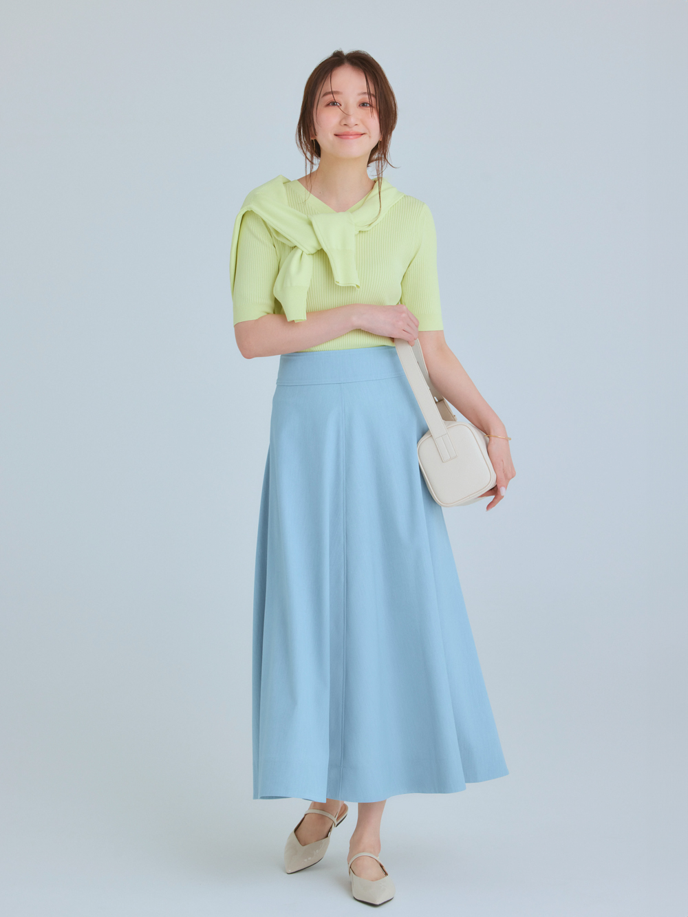 UVカットのアンサンブルを使った大人コーデ