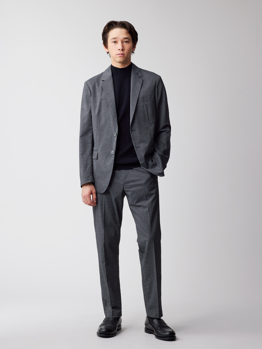 グレーのジャケットコーデ