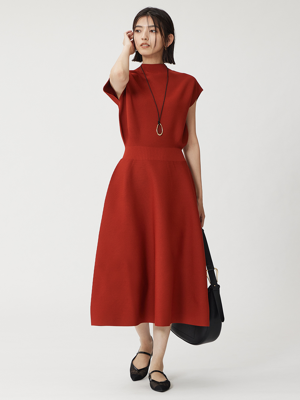 ホールガーメントワンピースでウエストマークした、Xラインコーデ