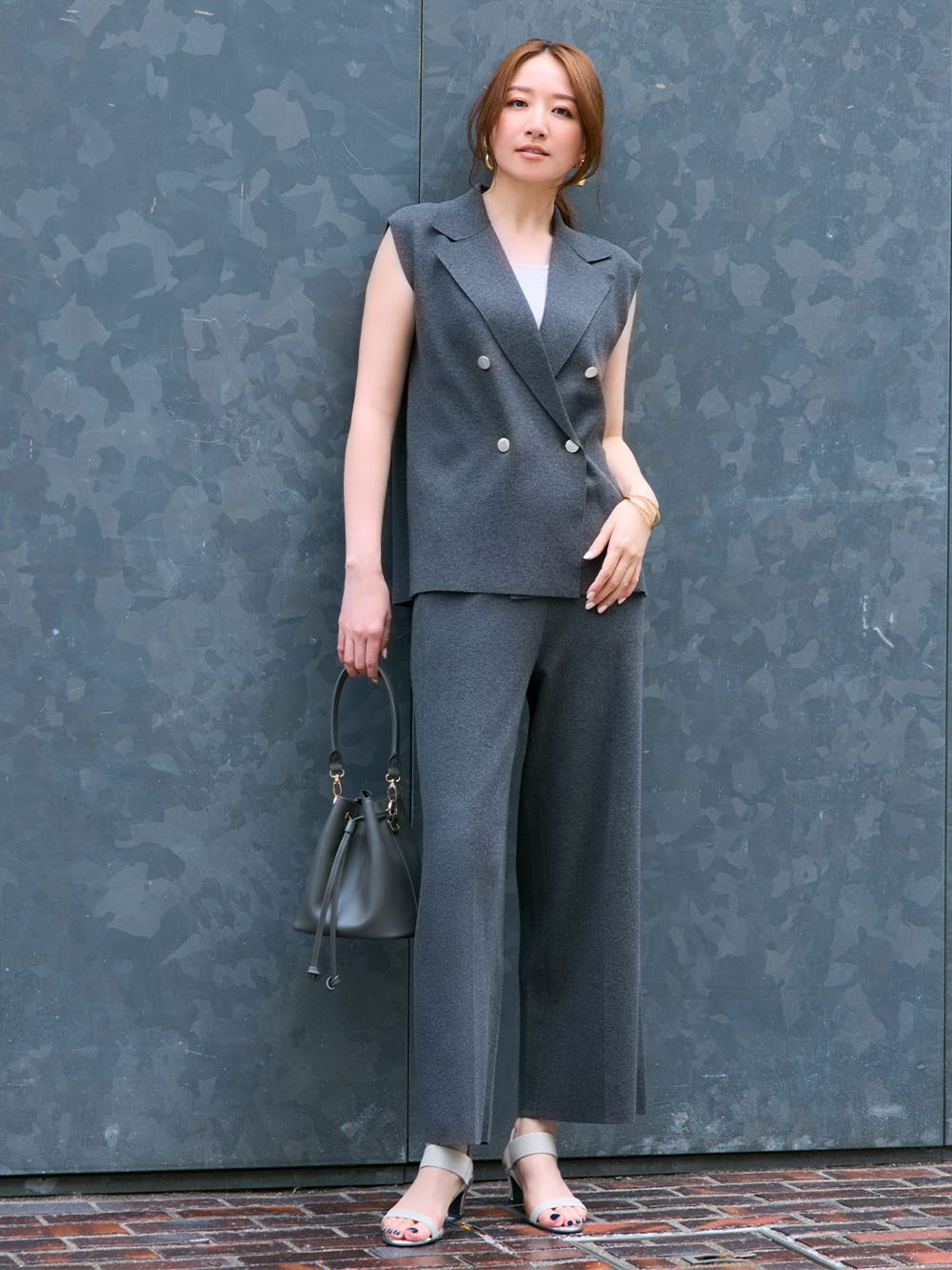 ワイドパンツにジレを合わせた高見えコーデ