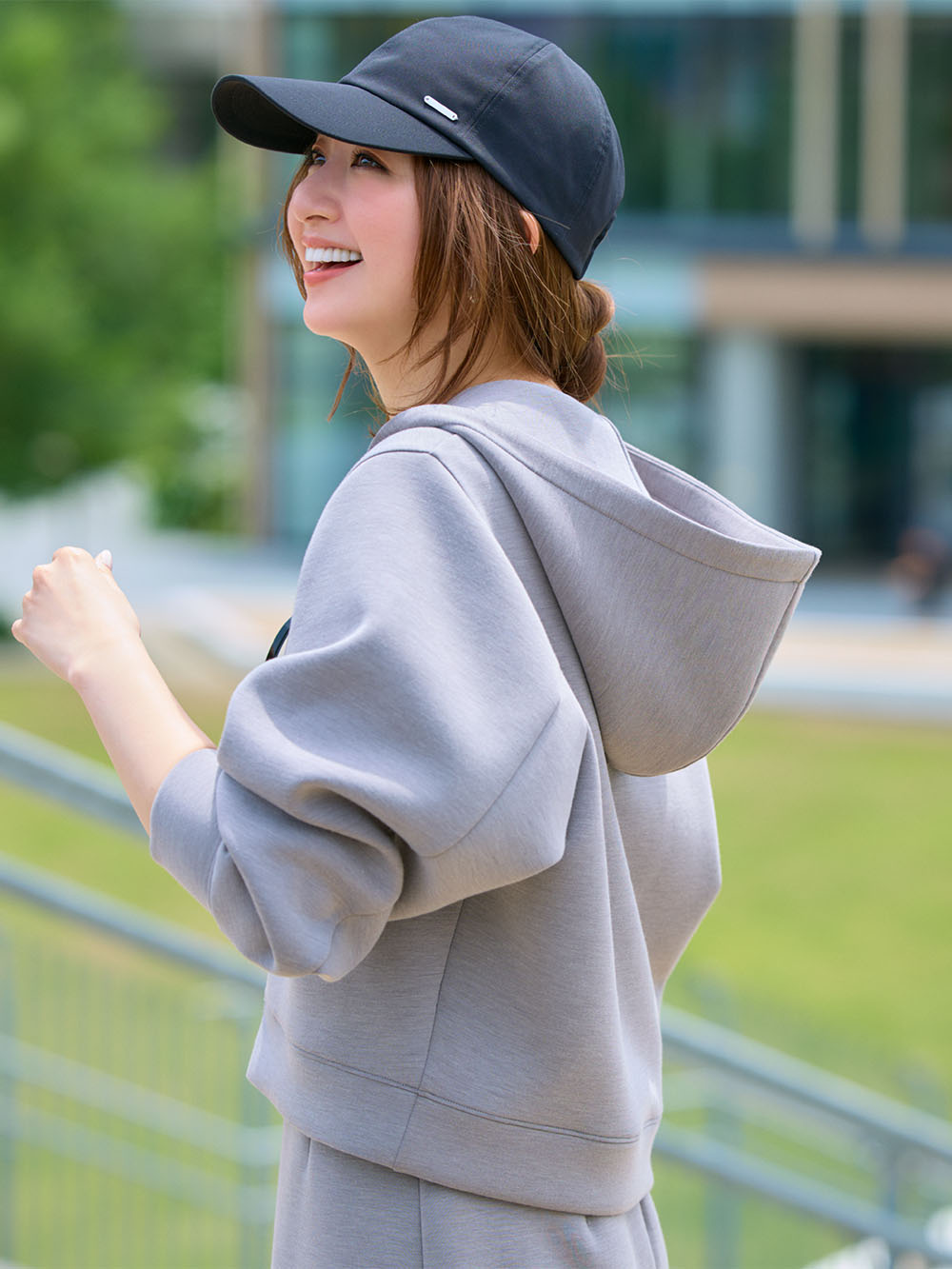 アウターのマウンテンパーカーで調節できるコーデ