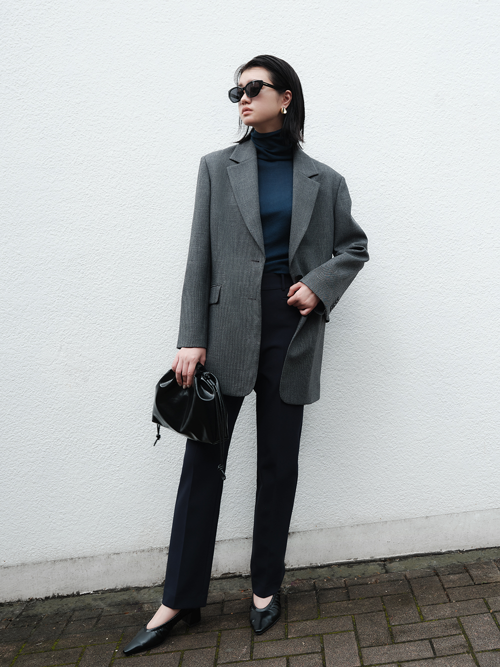 スリムストレートパンツ（シェイプリザーブ）