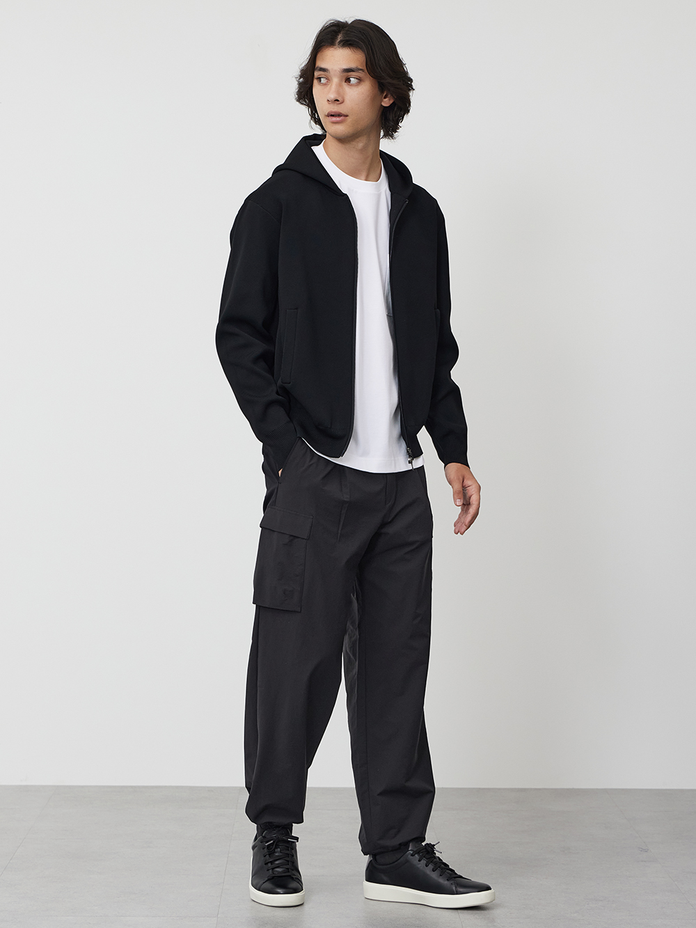 カーゴパンツとパーカーを合わせたNGコーデ