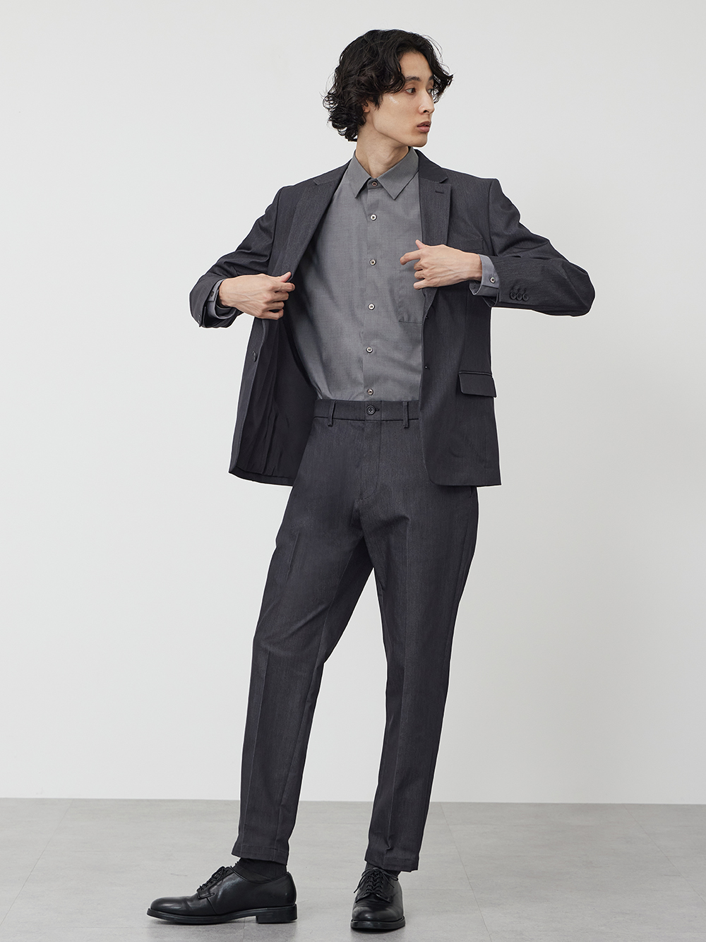 ハイパフォーマンスデニムのジャケットコーデ