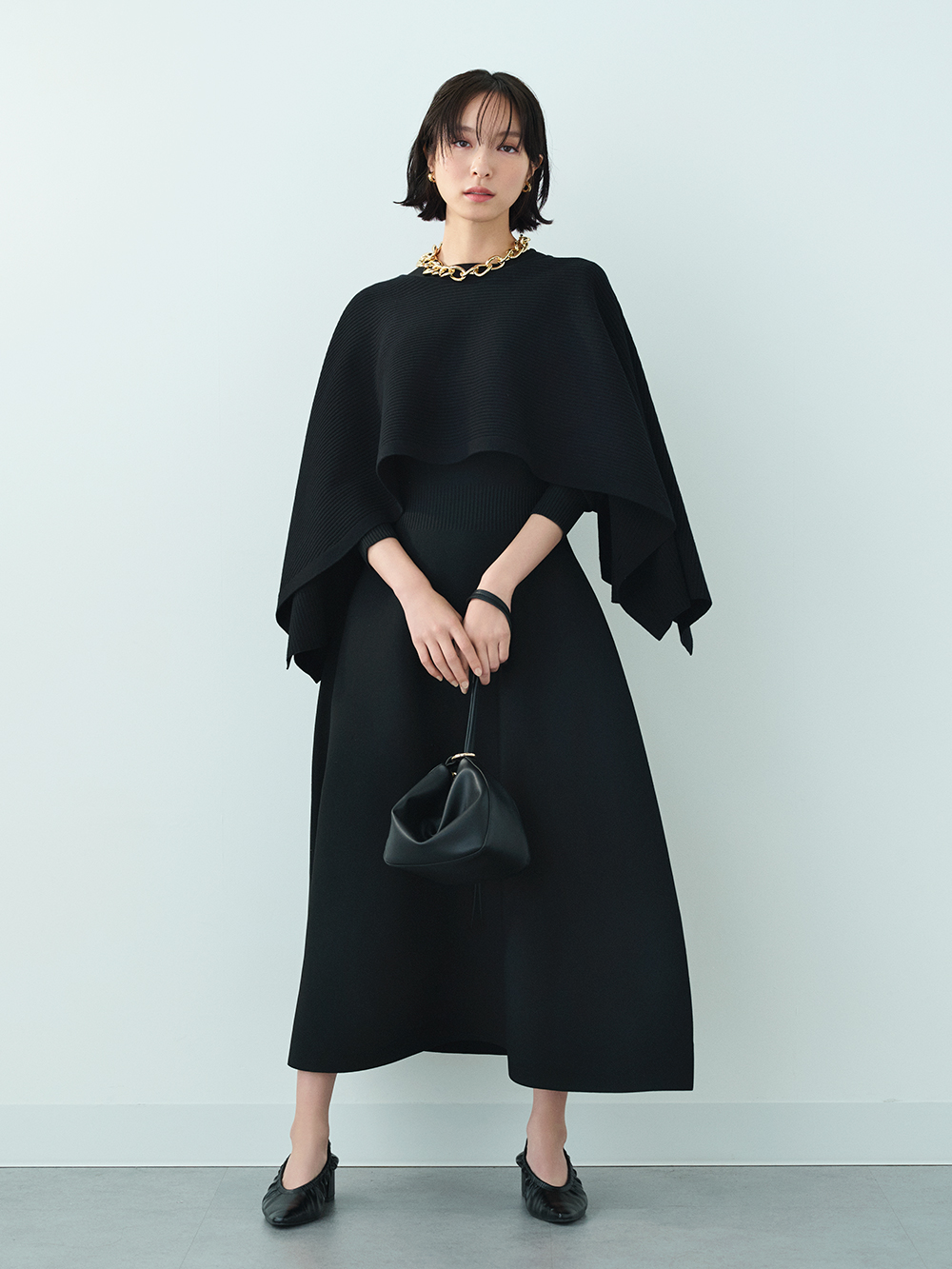 ワンピースのブラックコーデ