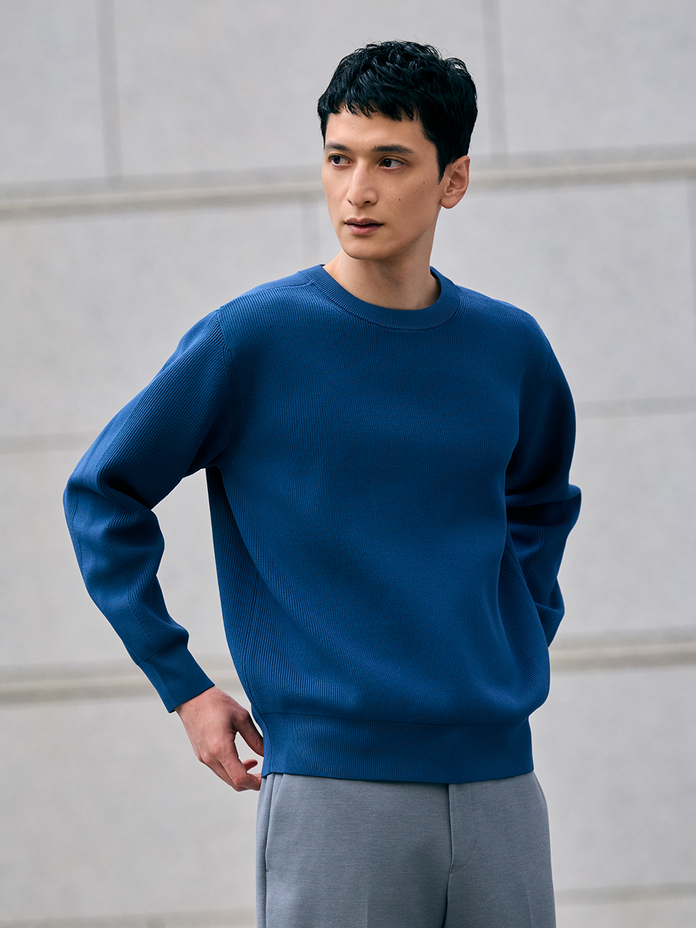 ライトウェイトクルーネックセーター