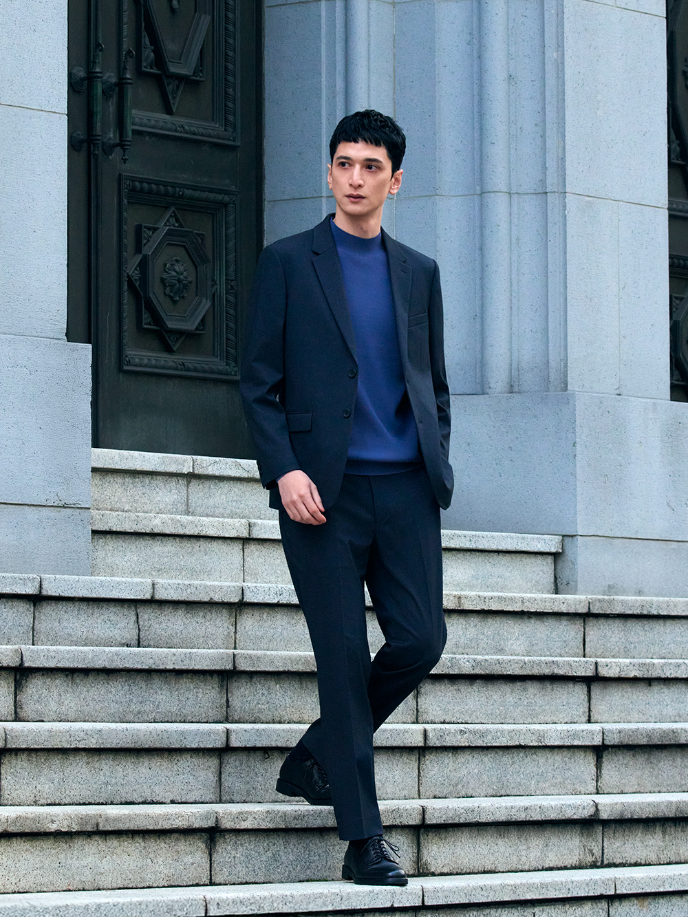 PLSTダークネイビー ビジネススーツ PLSTダークネイビー ビジネススーツ PLSTのネイビー紺パンツスーツ上下