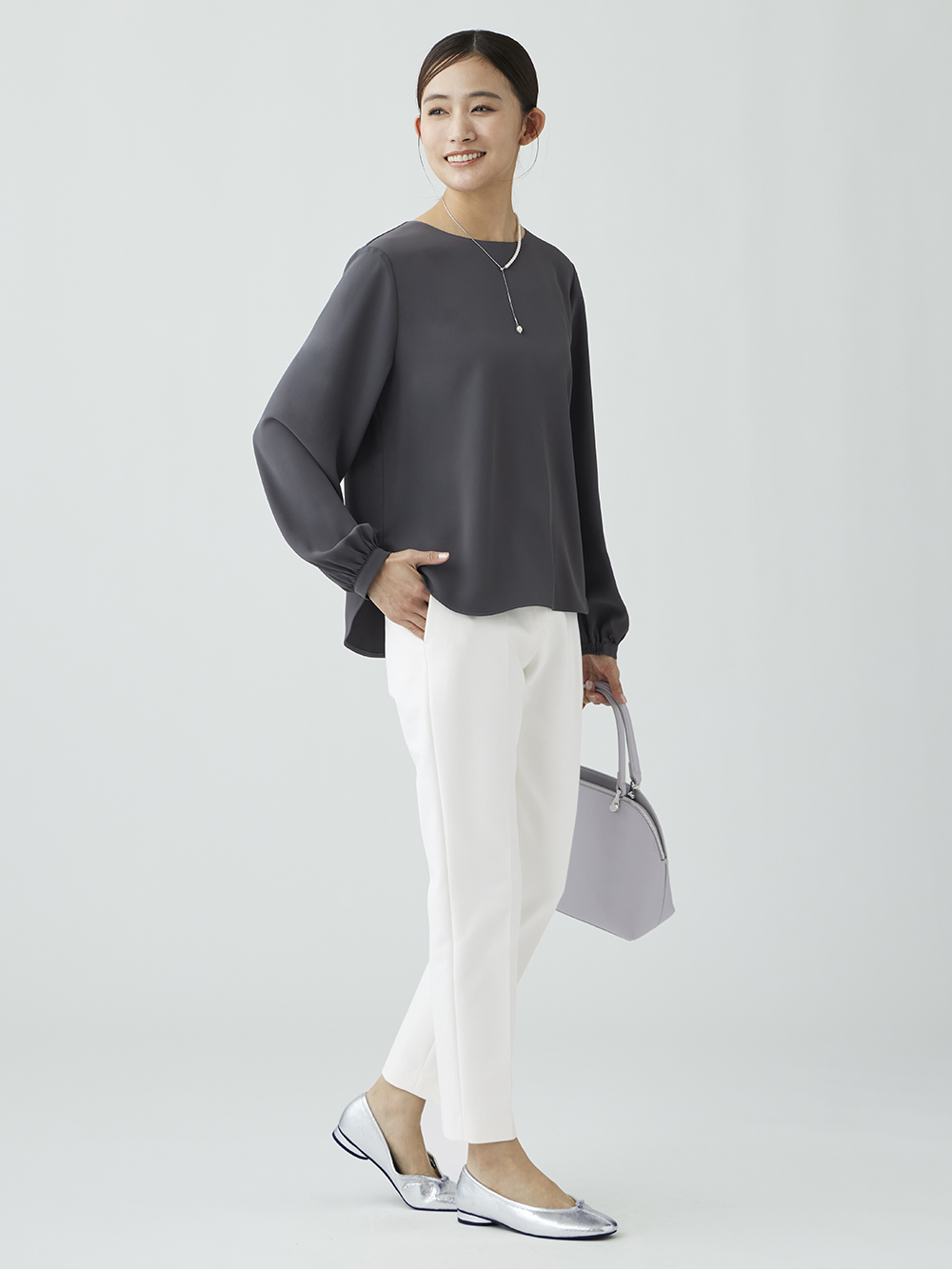 ラウンドヘムTブラウス