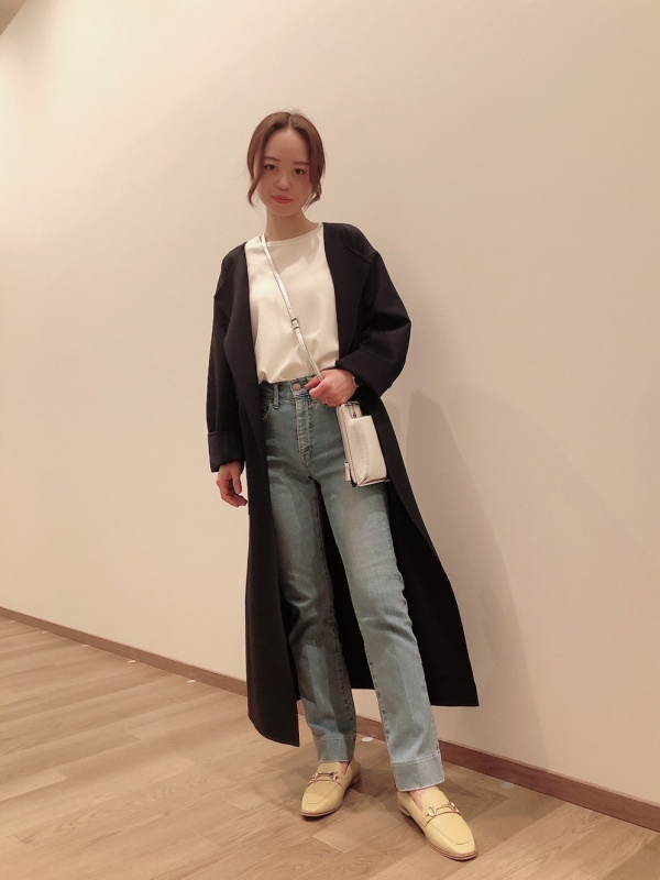 リバーシブルノーカラーコート（レディース）の着用