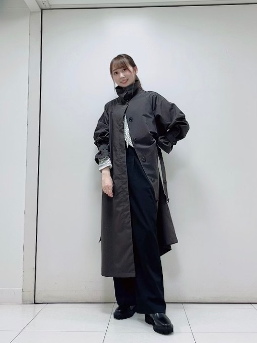 プリントボウタイブラウス（長袖）、スウィングパンツ」の着用