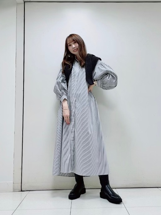 バンドカラーストライプワンピース（長袖）」の着用コーディネート