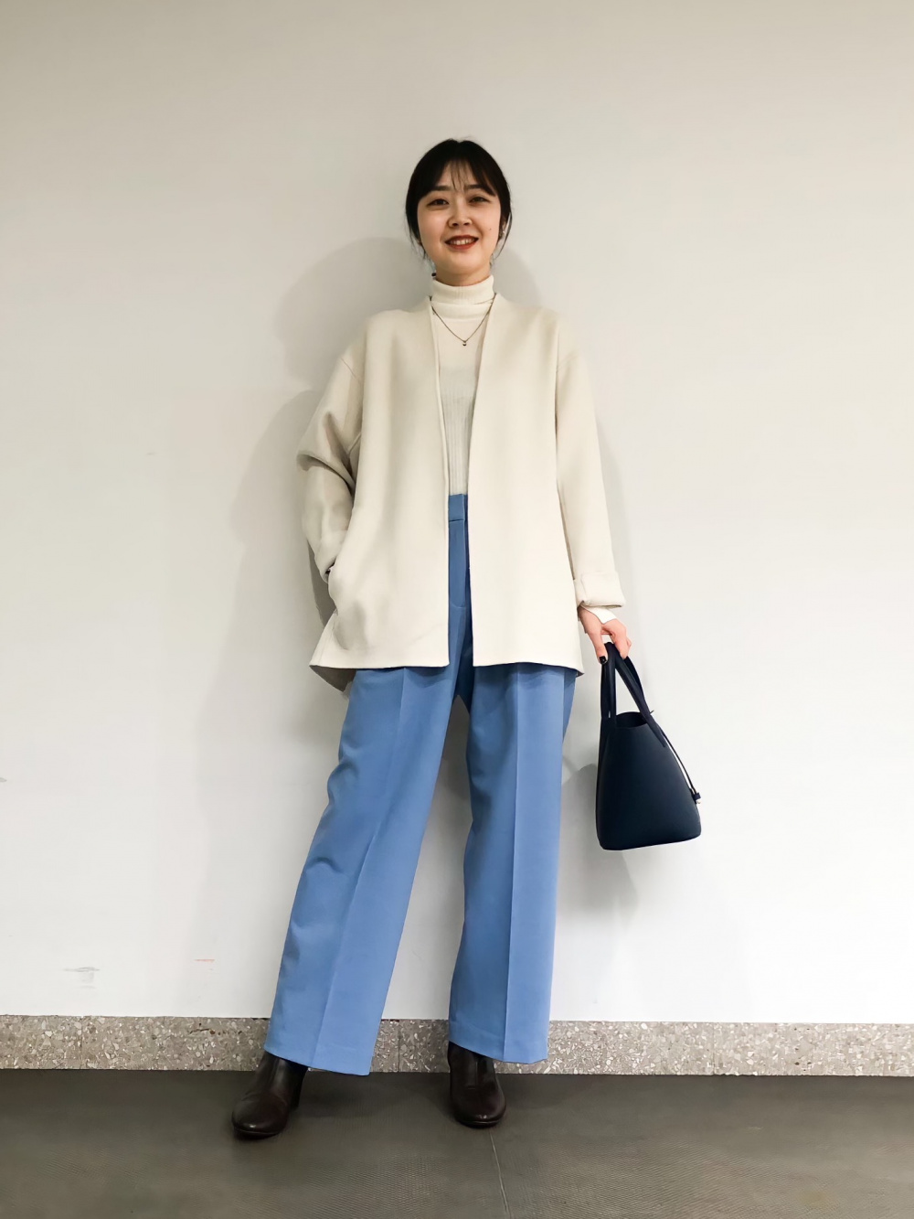 ティアードスリーブバンドカラーシャツ（長袖・パールボタン）、ファー 
